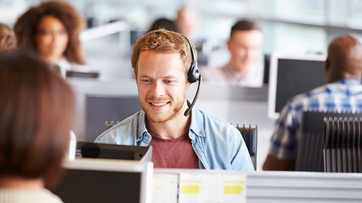 Technical training - man in call centre support